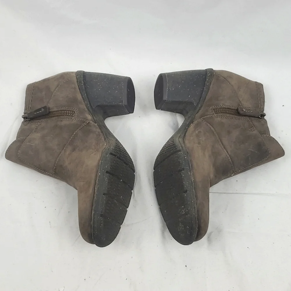 Clarks Unstructured‎ Brown Suede Booties